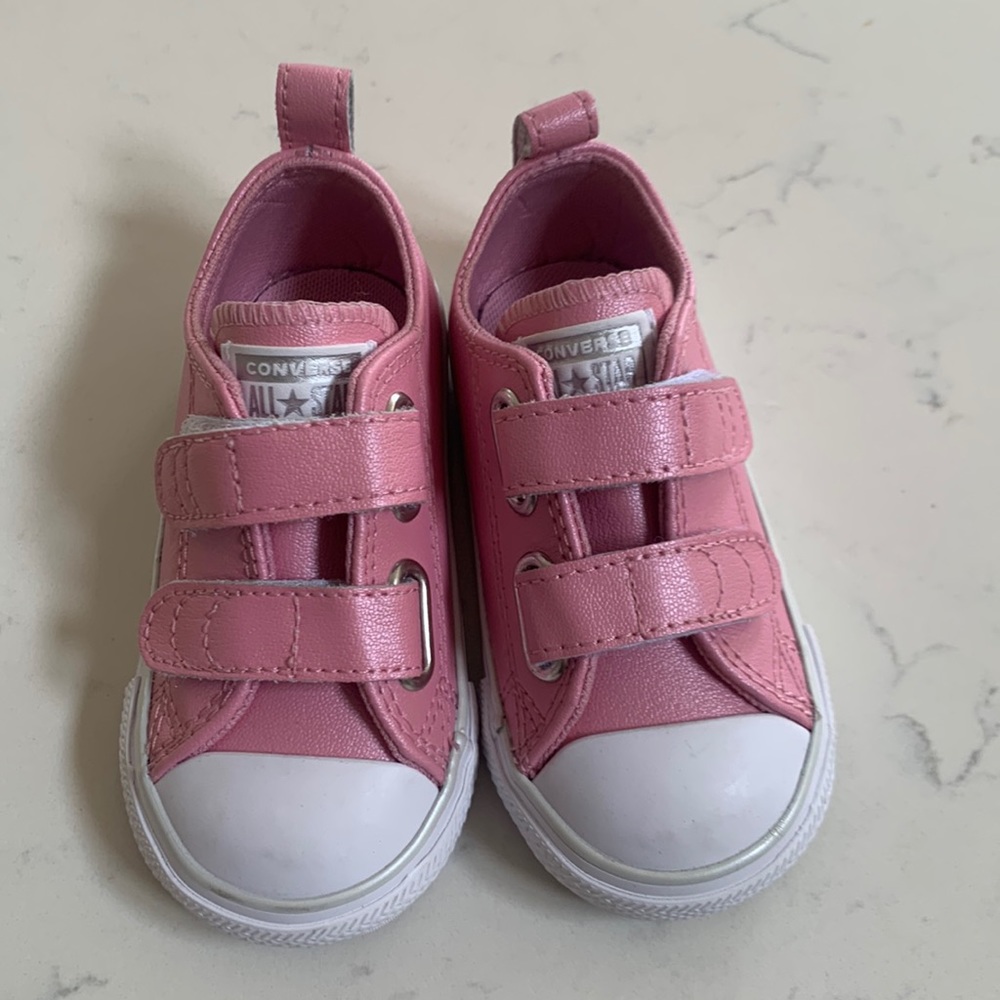 NWT Converse size 6